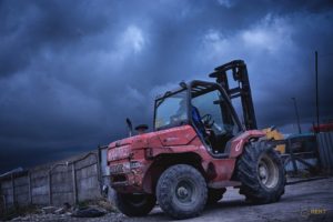 Manitou rental for a car dismantling park