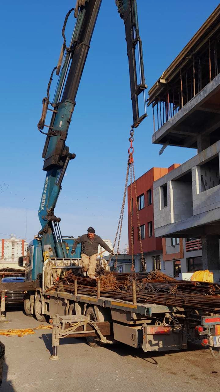 loading 11T of iron links using a truck crane