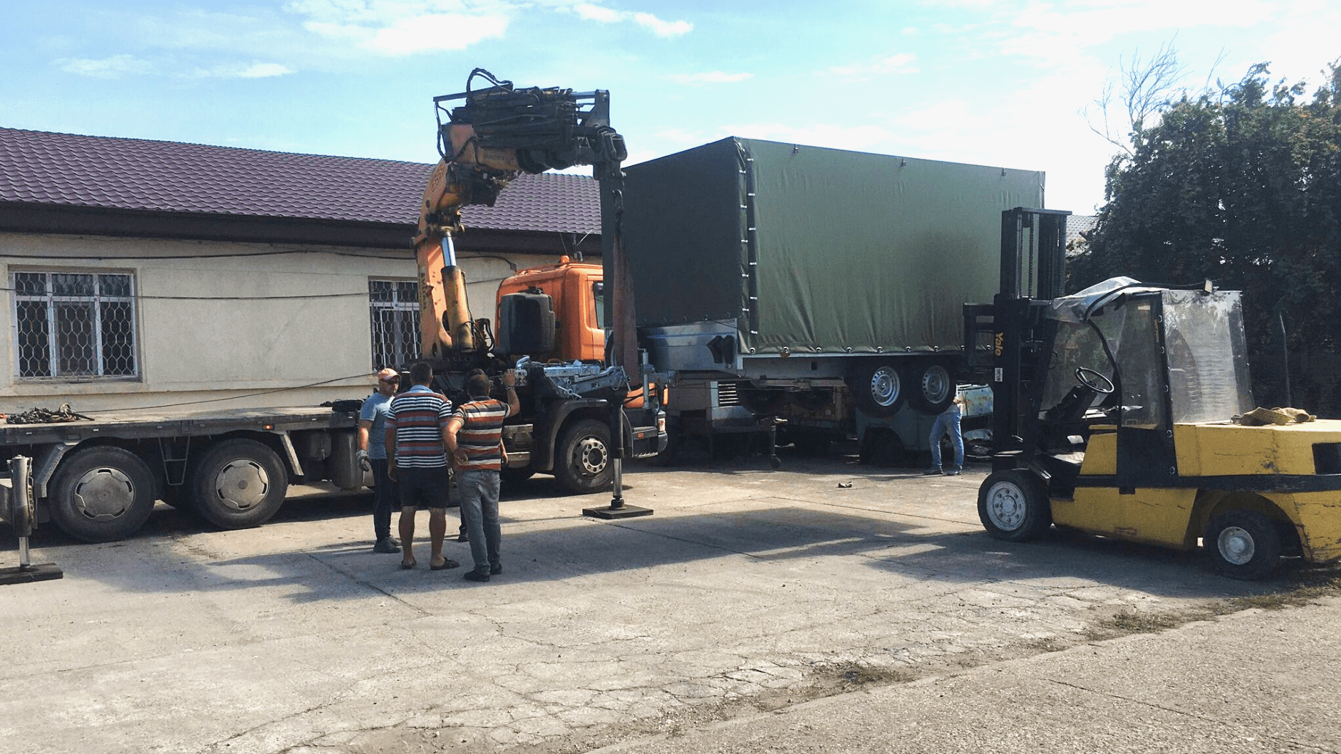 Trailer unloading project using a crane truck and a forklift