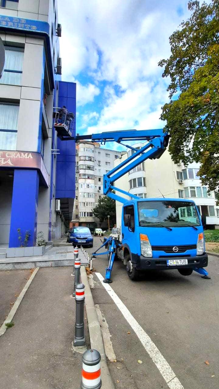 Replacing A/C Units Using a Truck-Mounted Boom Lift