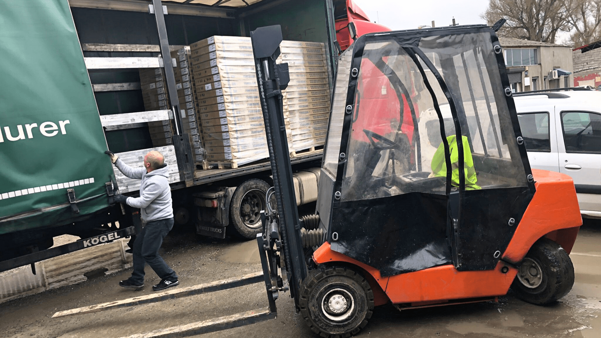 Unloading Pallets from a Curtain Trailer using a Forklift