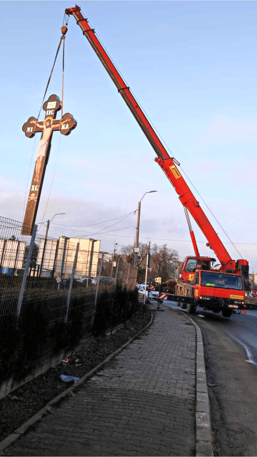 Raising a Giant Cross: The All-Terrain Crane Solution