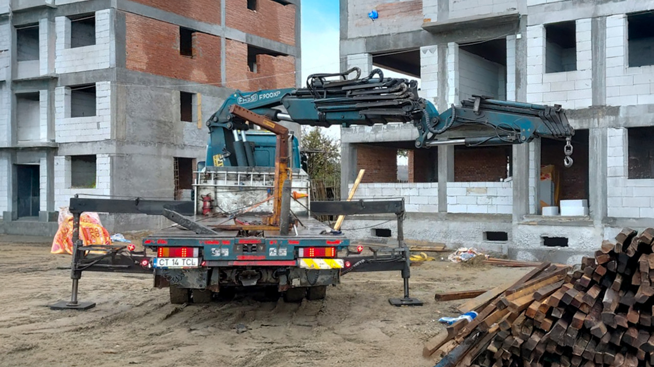 Material Handling and Roof Installation Support – Rasova Residential Development