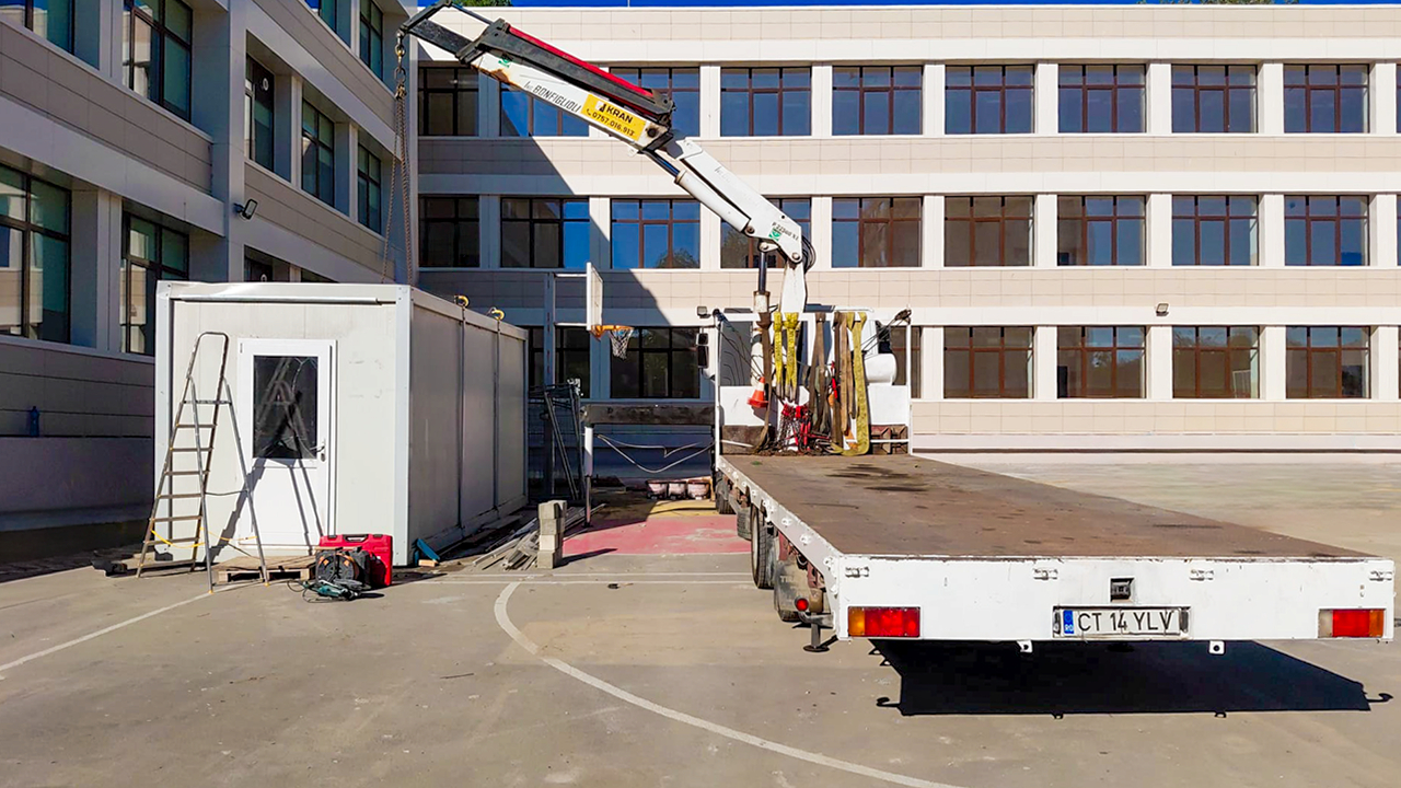 Relocare Container Modular – Liceul Decebal (Constanța) către Liceul Hurmuzescu (Medgidia)