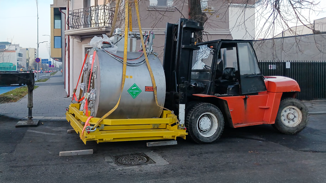 Precizie sub Presiune: Manipularea Echipamentelor de 10 Tone pe Bulevardul Mamaia