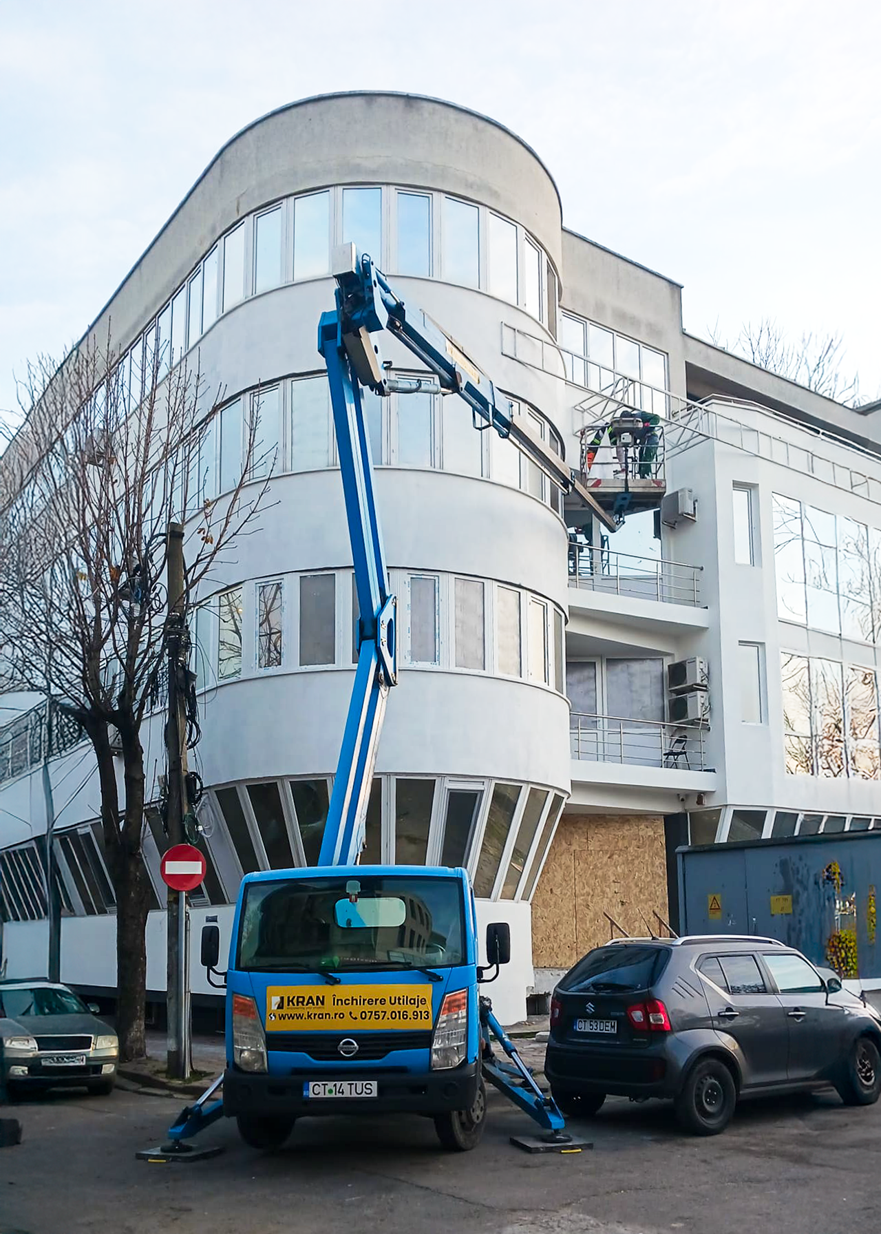 Restaurare și Reabilitare Fațade în Constanța: Soluții de Acces cu Nacele PRB